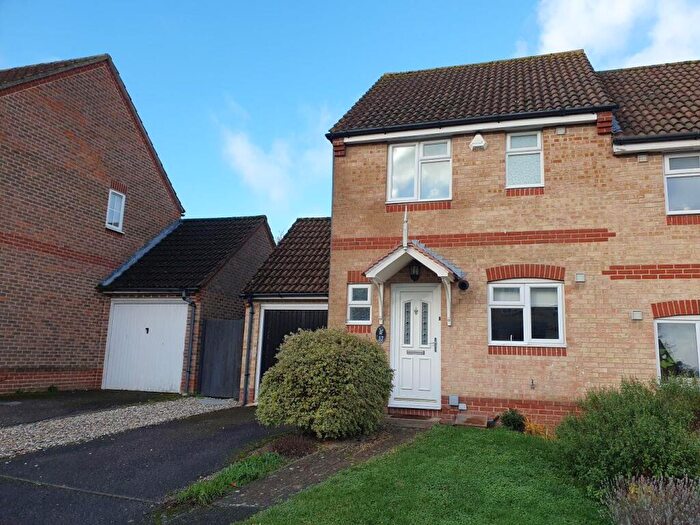 2 Bedroom House To Rent In Marston Drive, Newbury, RG14