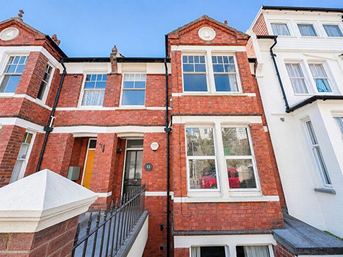 2 Bedroom Flat For Sale In Nelson Road, Hastings, TN34