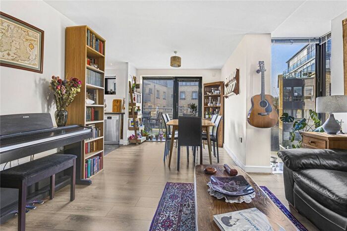 2 Bedroom Flat To Rent In Empress Court, Oxford, OX1