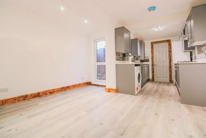 2 Bedroom Flat To Rent In Grant Road, Addiscombe, Croydon, CR0