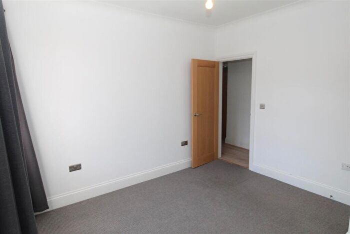 1 Bedroom Flat To Rent In Cornerswell Road, Penarth, CF64