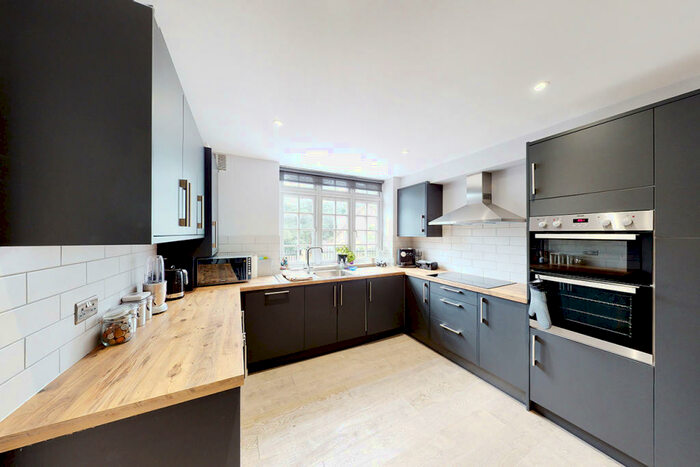 3 Bedroom Cottage To Rent In The Red Cottage, Totteridge, N20