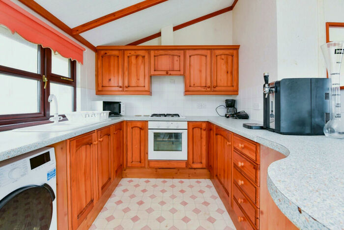 2 Bedroom Park Home For Sale In Chippenham, Wiltshire, SN14