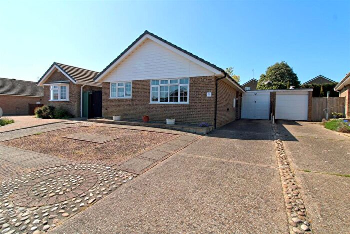 2 Bedroom Detached Bungalow For Sale In Lucinda Way, Seaford, BN25