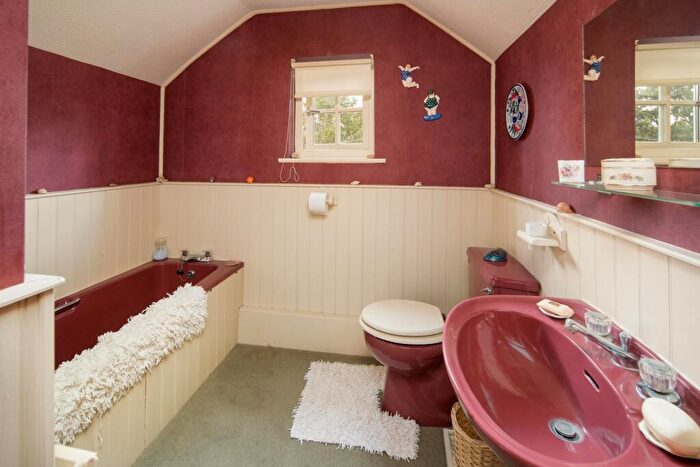 4 Bedroom Chalet For Sale In The Honeypot, Millfield Avenue, East Cowes, Isle Of Wight, PO32