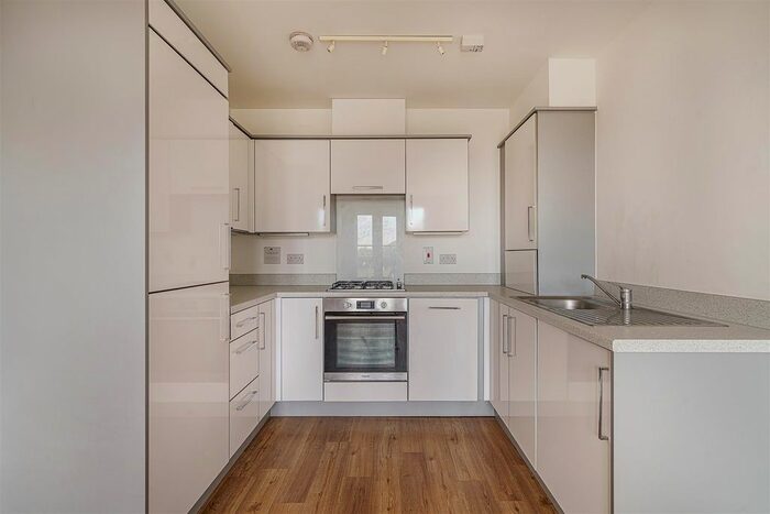 1 Bedroom Flat To Rent In Worcester Close, Anerley SE20