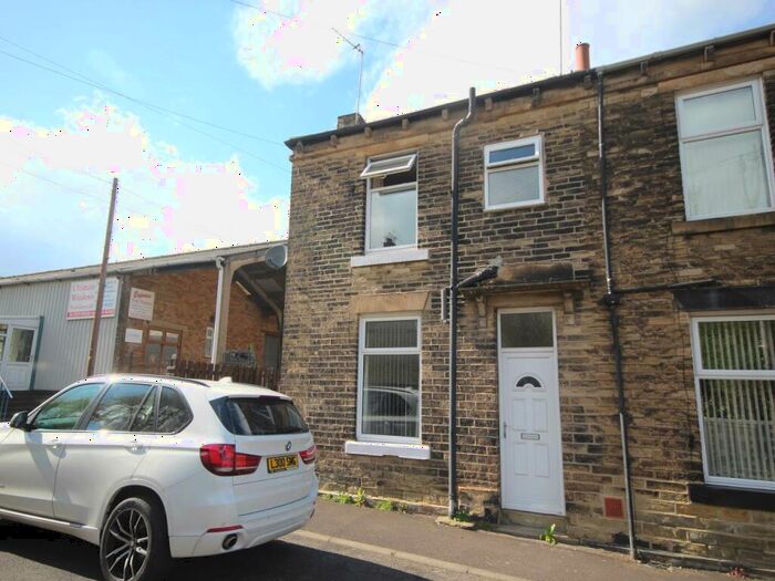 2 Bedroom House To Rent In Victoria Street, Cleckheaton, BD19