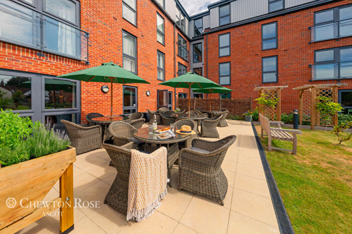 2 Bedroom Retirement Property For Sale In London Road, Bagshot, GU19