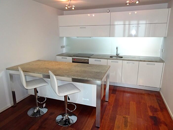 2 Bedroom Apartment To Rent In Beetham, Holloway Circus, Birmingham, B1