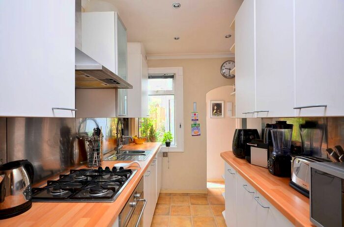 2 Bedroom Property To Rent In Newlands Road, Norbury, London, SW16