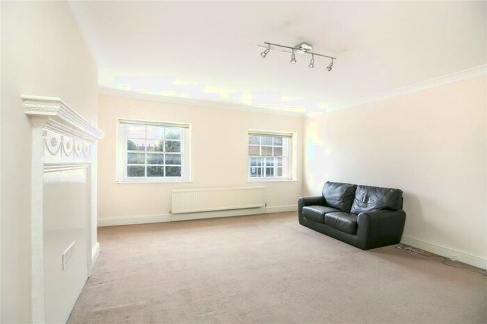 1 Bedroom Apartment To Rent In Surrey Square, London, SE17