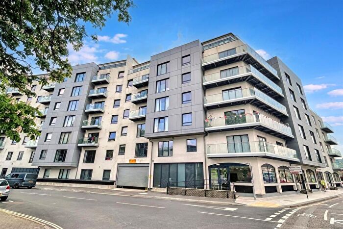 2 Bedroom Flat For Sale In Ocean Village, SO14