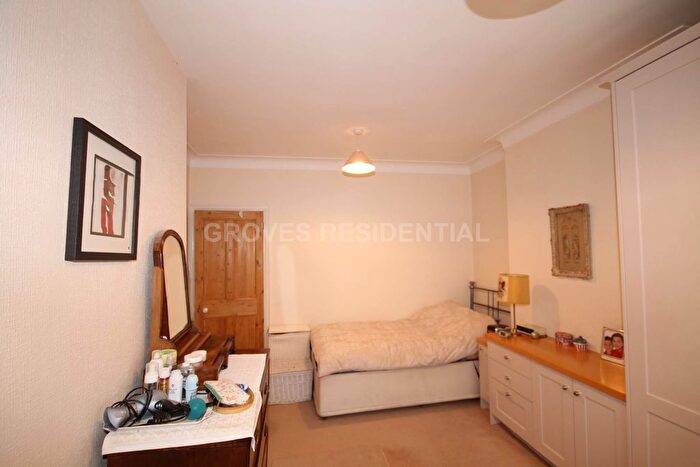 3 Bedroom End Of Terrace House For Sale In Beaconsfield Road, New Malden, KT3