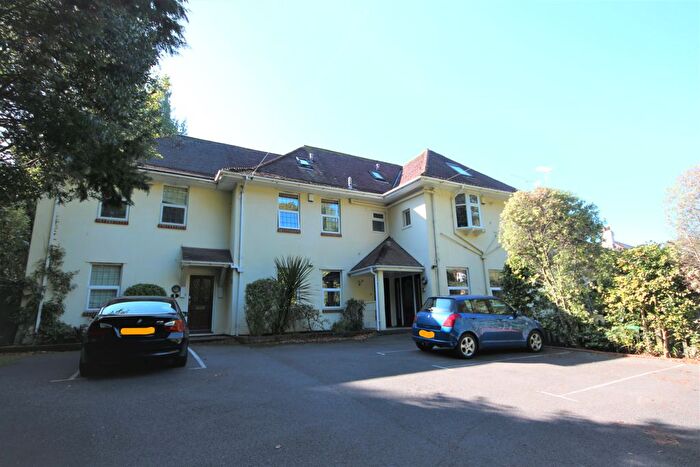 2 Bedroom Flat To Rent In Queens Park Avenue, Bournemouth, BH8