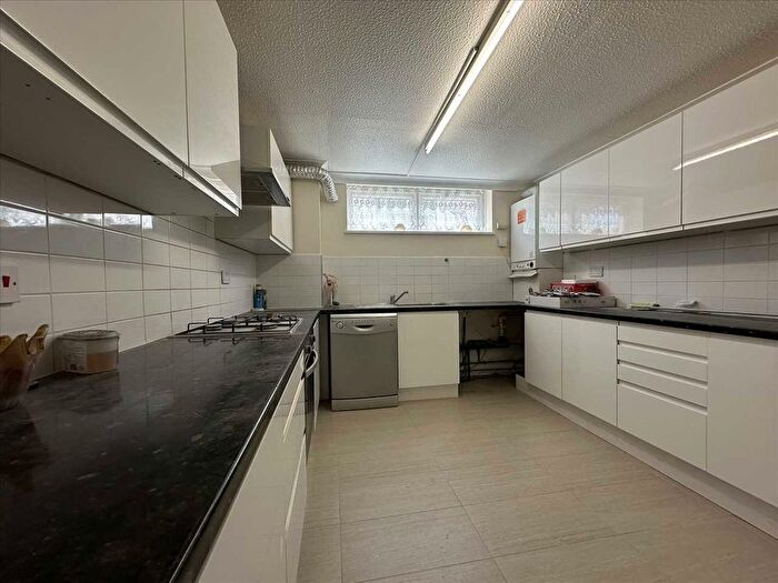 3 Bedroom Flat To Rent In Russell Mead, Kenton Lane, Harrow, HA3
