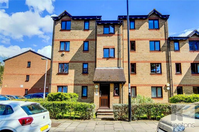 2 Bedroom Flat To Rent In Mornington Road, London, SE8