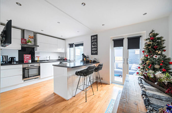 3 Bedroom End Of Terrace House For Sale In Denby Way, Tilehurst, Reading, Berkshire, RG30