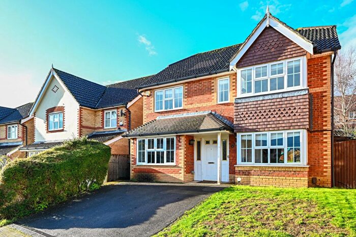 4 Bedroom Detached House For Sale In John Dutton Way, Kennington, TN24