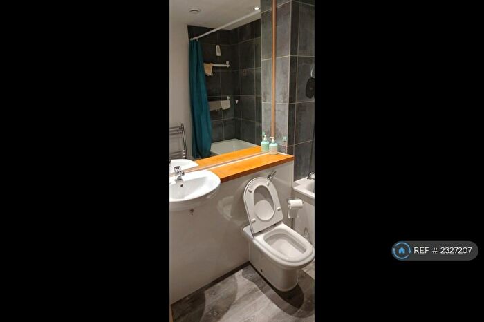 2 Bedroom Flat To Rent In Beetham Plaza, Liverpool, L2