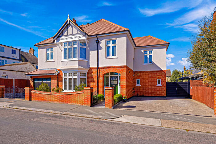 5 Bedroom Detached House For Sale In Kingsway, Westcliff-on-Sea, SS0