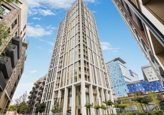 2 Bedroom Flat To Rent In Bouchon Point, Silk District, E1