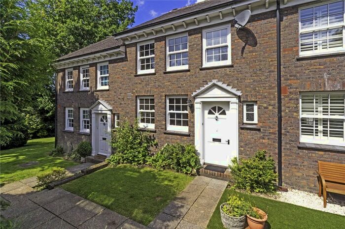 3 Bedroom Terraced House To Rent In Eden Walk, Tunbridge Wells, Kent, TN1