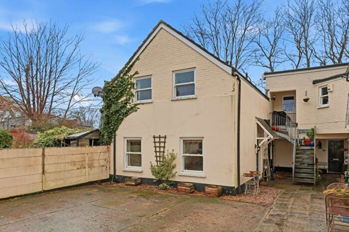 2 Bedroom Maisonette For Sale In Parish Lane, Penge, SE20