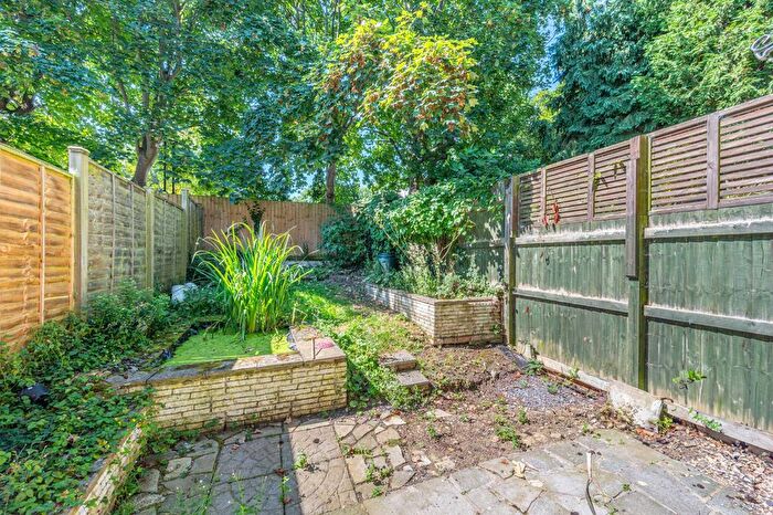 4 Bedroom Property To Rent In Forestholme Close, Forest Hill, London, SE23