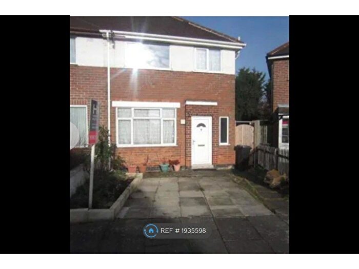 3 Bedroom Semi-Detached House To Rent In Swithland Avenue, Leicester, LE4