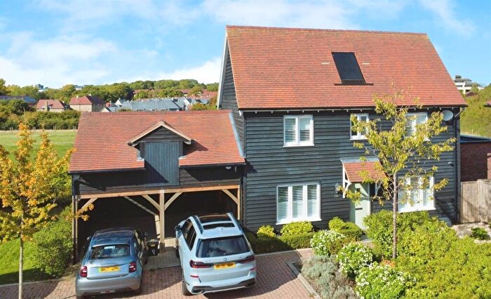 3 Bedroom Detached House For Sale In Farm End, Hemel Hempstead, HP2