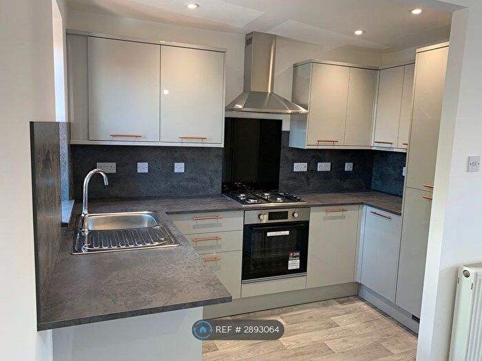 2 Bedroom Flat To Rent In Beehive Walk, Old Portsmouth, PO1