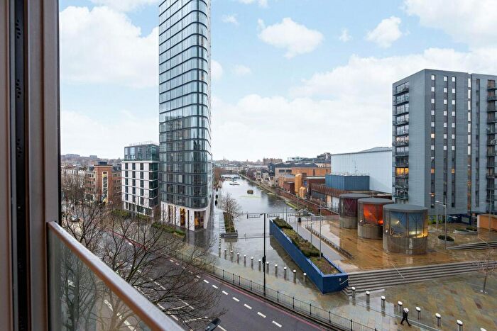 2 Bedroom Apartment For Sale In Carrara Tower, Bollinder Place, London, EC1V - Photo 4