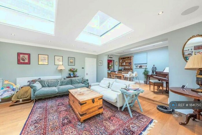 3 Bedroom Flat To Rent In Nassington Road, London, NW3