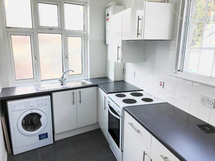 1 Bedroom Flat To Rent In Edgwarebury Lane, Edgware, Middlesex, HA8