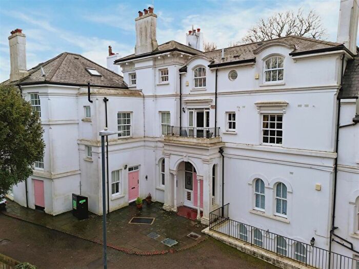 2 Bedroom Flat To Rent In West Hill, Harrow On The Hill, HA2