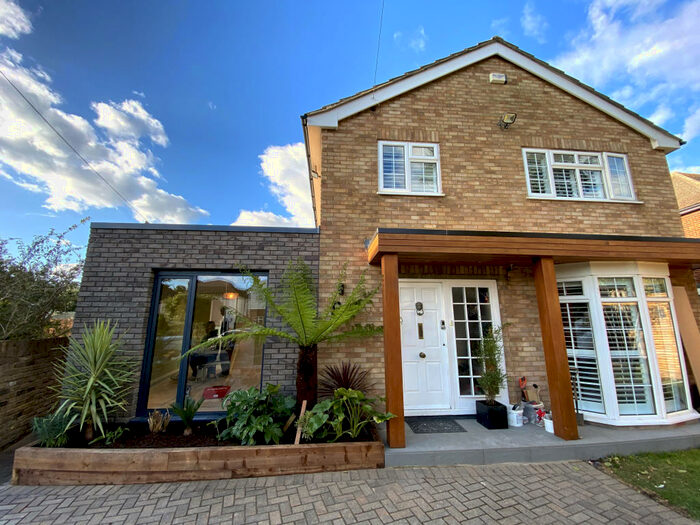 4 Bedroom Detached House To Rent In Highfield Close, Surbiton, KT6