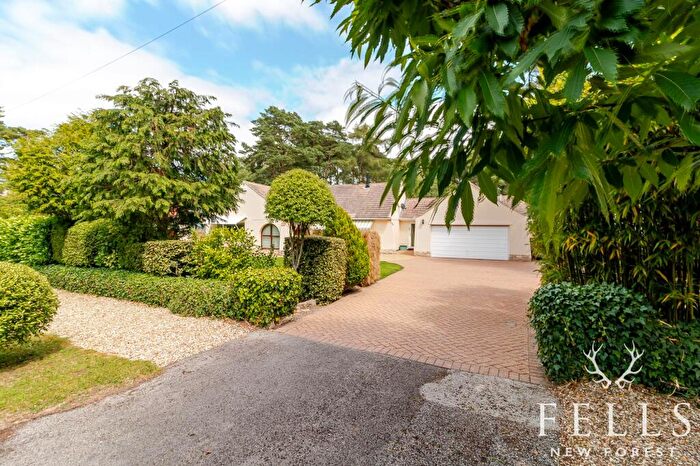 4 Bedroom Detached Bungalow For Sale In Avon Avenue, Ringwood, BH24