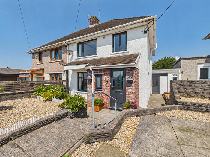3 Bedroom Semi-Detached House For Sale In Bryn Llawen, Kenfig Hill, Bridgend, CF33