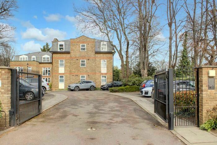2 Bedroom Flat To Rent In Foxwood Green Close, Enfield, EN1