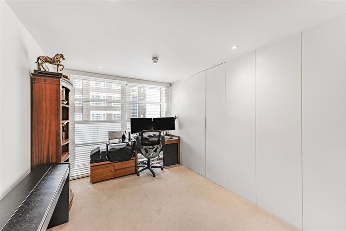 3 Bedroom Flat To Rent In Neville House, Page Street, Westminster, London, SW1P