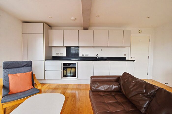 2 Bedroom Flat To Rent In Redcliff Backs, Bristol, Somerset, BS1