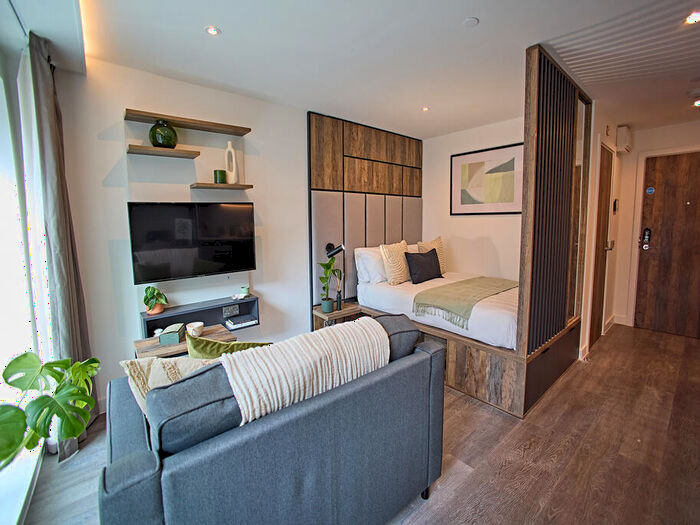 Apartment To Rent In Apt, Live Oasis St Albans Place #, LS2