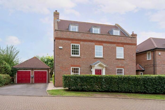 5 Bedroom Detached House For Sale In Pickenfield, Thame, OX9