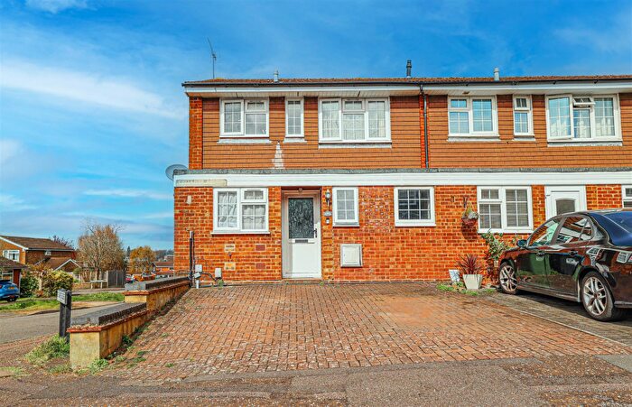 4 Bedroom End Of Terrace House For Sale In Stuarts Close, Hemel Hempstead, HP2