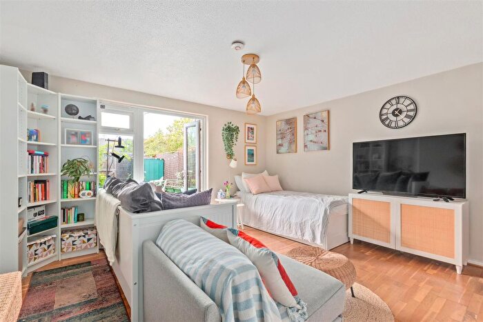 1 Bedroom Flat For Sale In East Road, Wimbledon, SW19