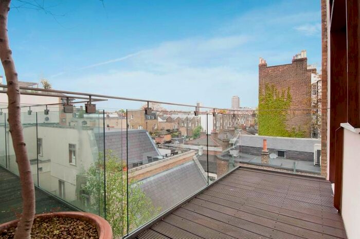 3 Bedroom Flat To Rent In Hereford Road, London, W2