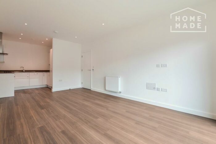 2 Bedroom Apartment To Rent In Trinity Walk, Woolwich, SE18