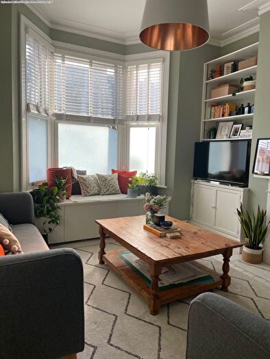 2 Bedroom Flat To Rent In Third Avenue, London, E17