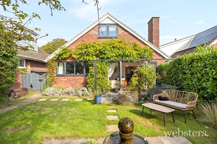 3 Bedroom Detached Bungalow For Sale In Meadow Rise Road, Norwich, NR2