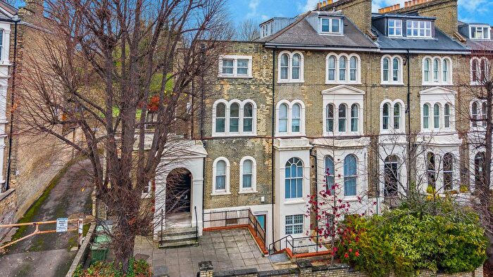 3 Bedroom Flat For Sale In Cathcart Hill, London, N19